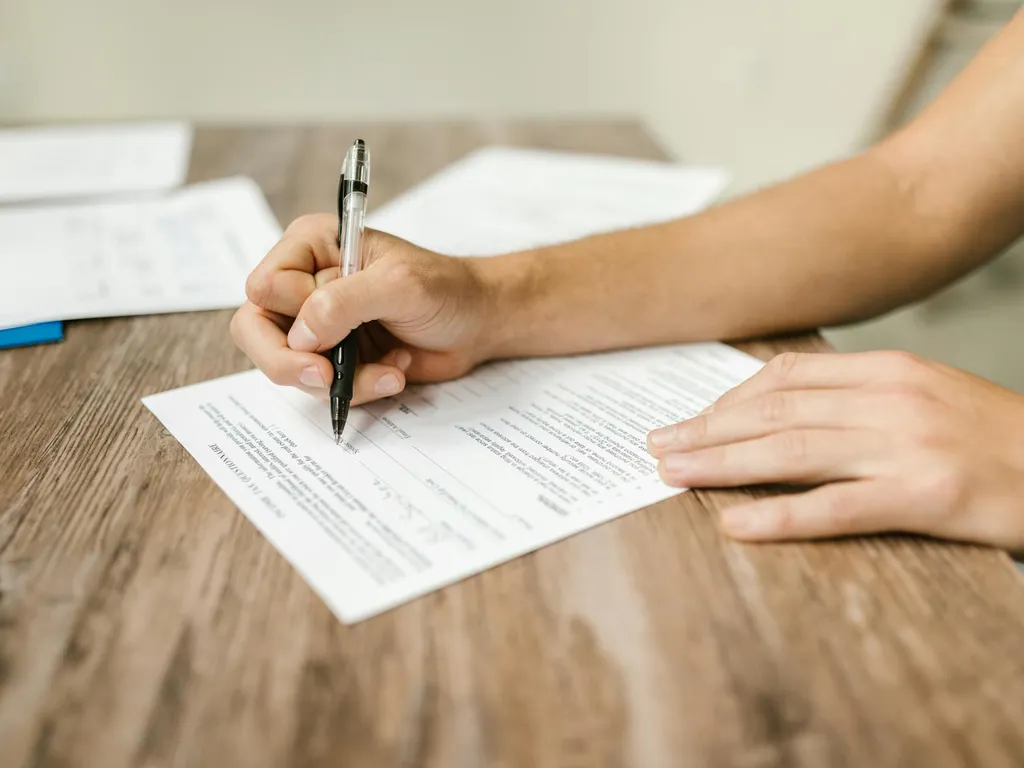 Déclarer votre résidence principale et vos résidences secondaires sur impots.gouv.fr : procédure complète et modèles pratiques